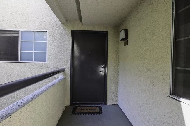 Foto del edificio - 5515 Canoga Ave