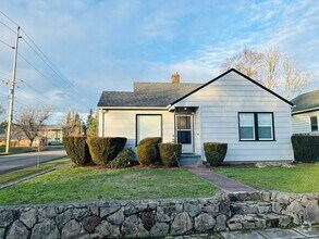 Building Photo - 722 W 30th St