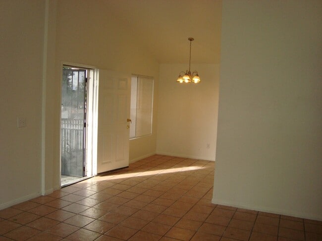 Building Photo - 2235 Sunrise Ln E