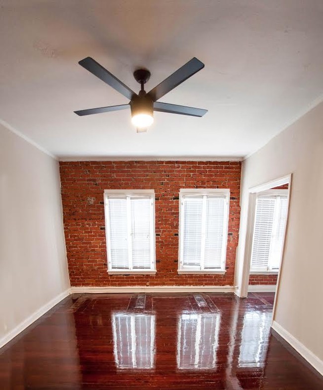 Living room - Arwyn Manor Apartments...New York Style..N...