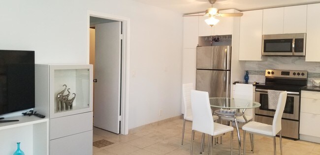 Foto del edificio - 122 S Lakeside Drive 1
