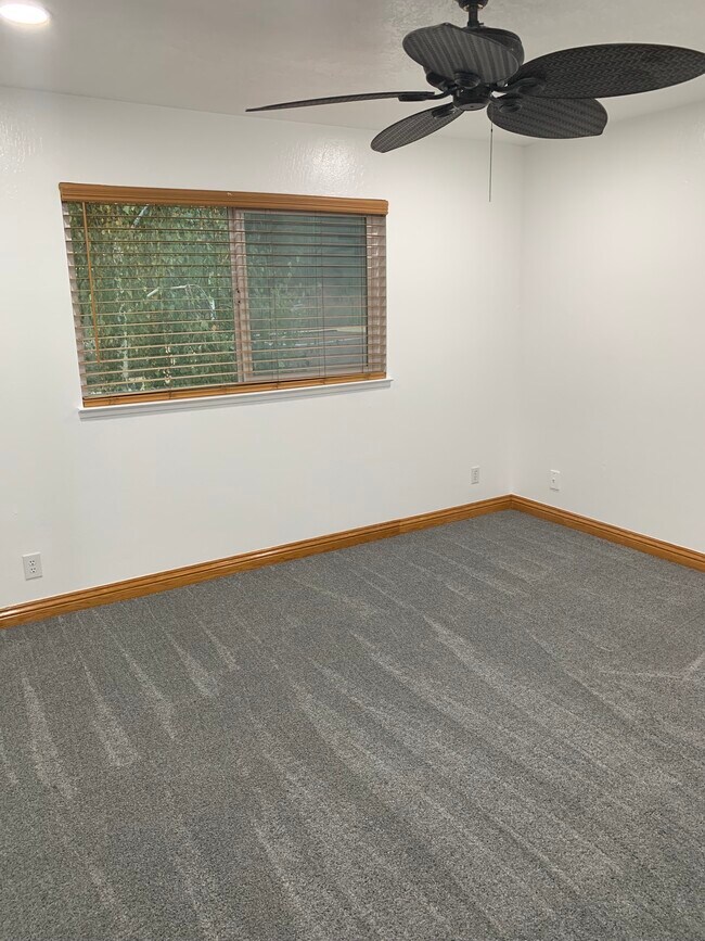 Master bedroom - 8751 Mountain Blvd
