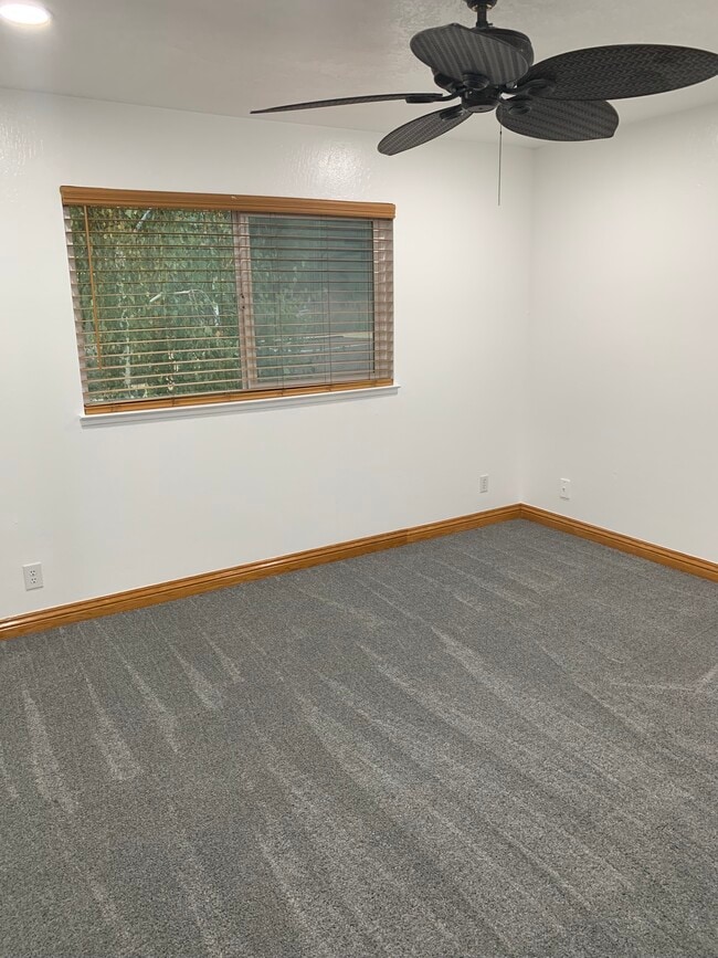 Master bedroom - 8751 Mountain Blvd