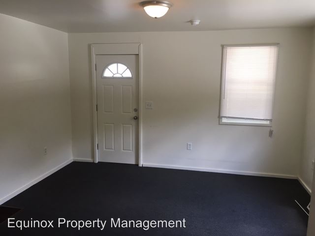Building Photo - 1440 Elm St