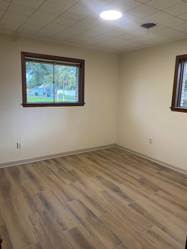 Bedroom - 407 N Morton St
