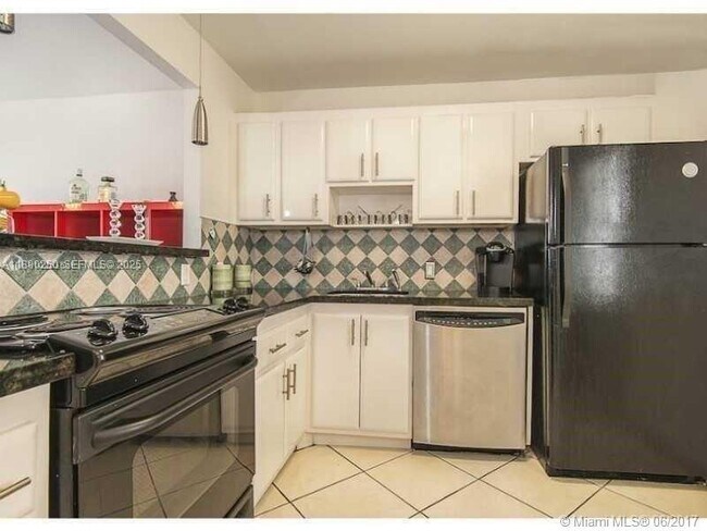 Foto del edificio - 20400 W Country Club Dr