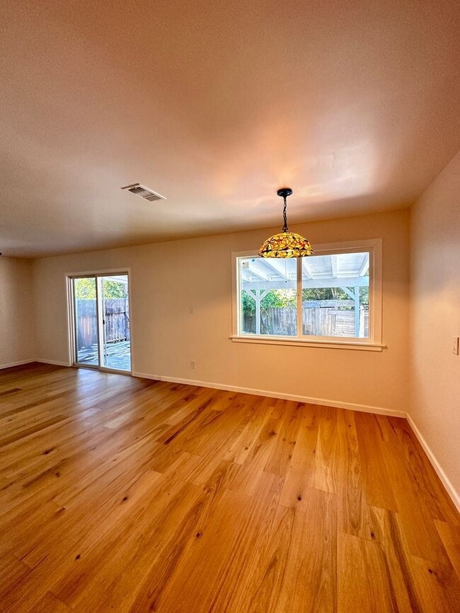 Building Photo - 3 br, 1 bath House - 1513 Drexel Drive