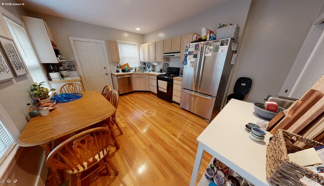 Building Photo - 14 Mount Auburn St