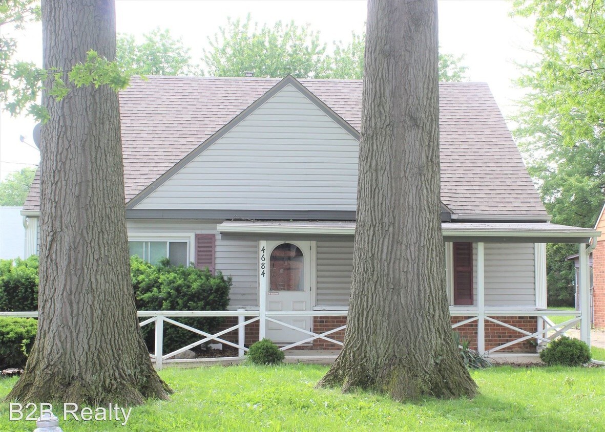 Foto principal - 3 br, 1.5 bath House - 4684 W 158th St