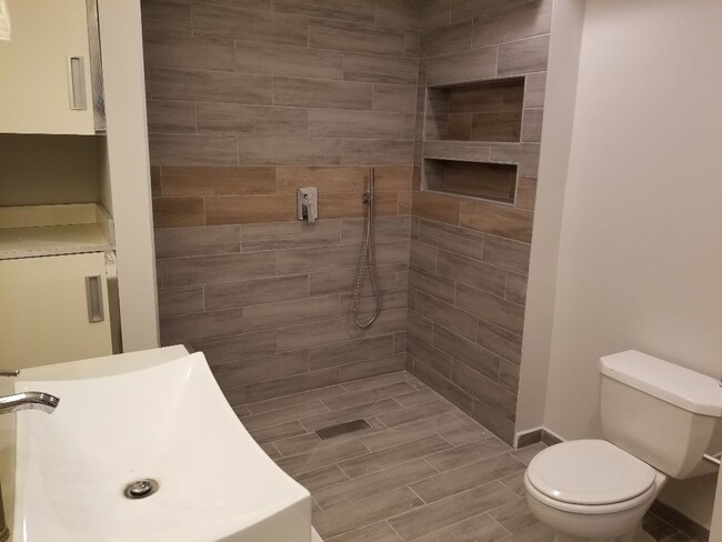 Rain Shower - 1216 Bolton St