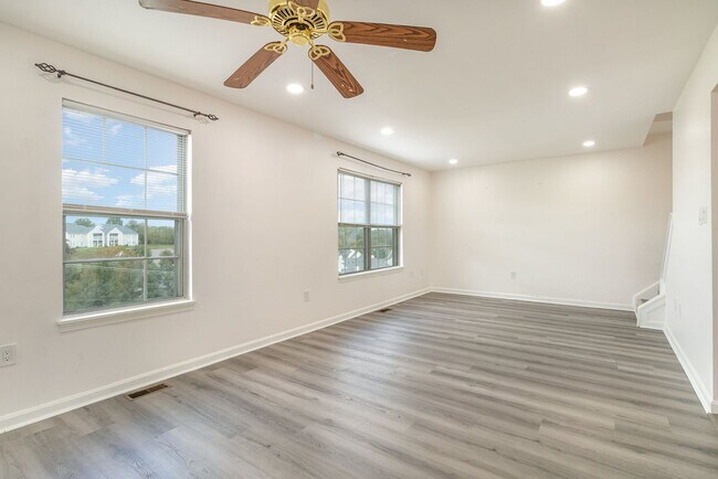 Foto del edificio - 6212 Spring Knoll Dr