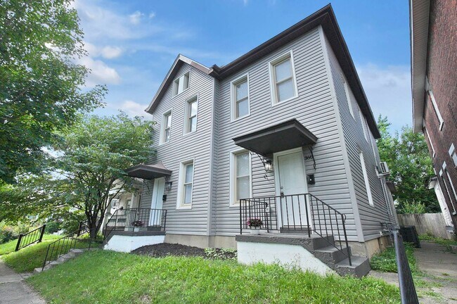 Foto del edificio - 358-360 E Markison Ave