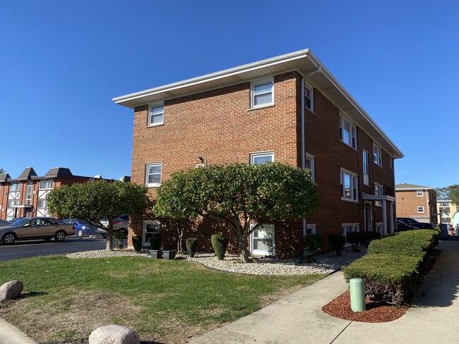 Building Photo - 6148 Willow Creek Dr