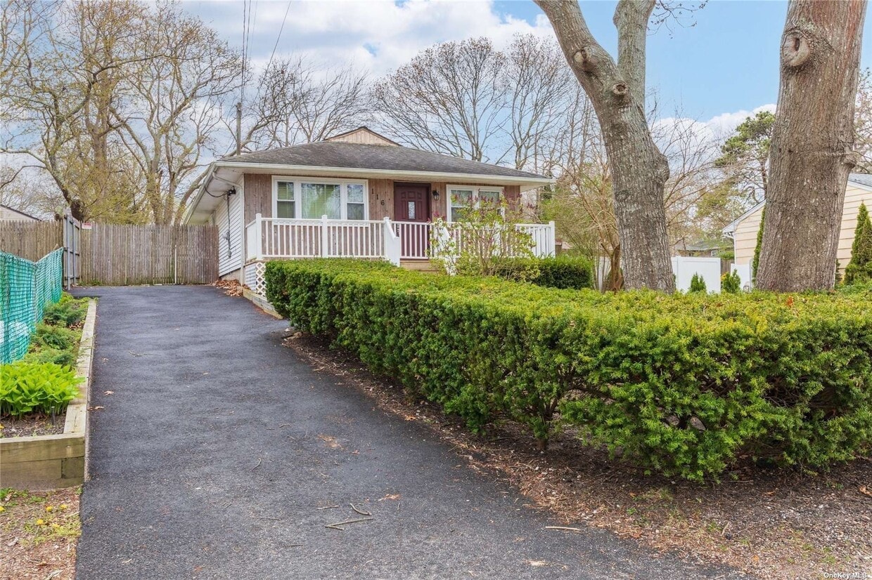 116 Coventry Ave, Mastic, NY 11950 House for Rent in Mastic, NY