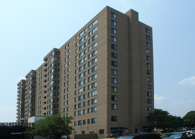 Building Photo - Madison Towers