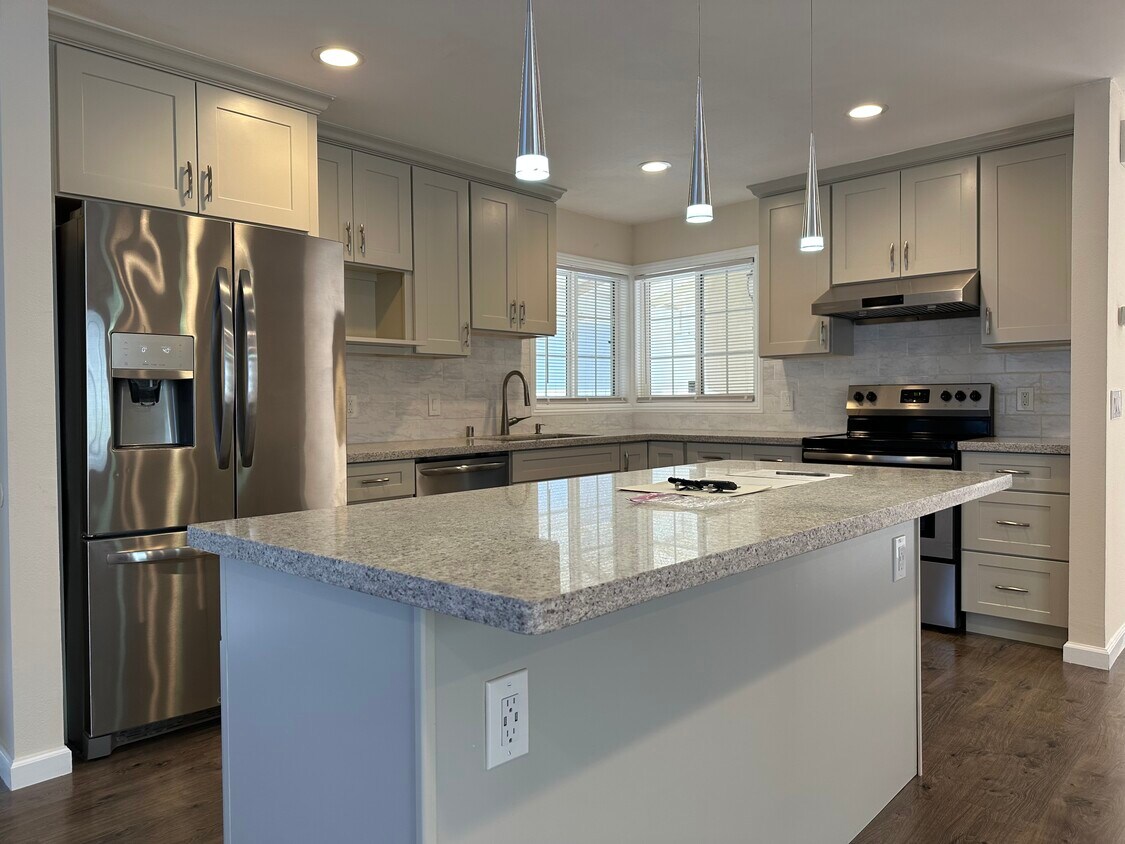 Foto principal - 10845 E Estates Dr