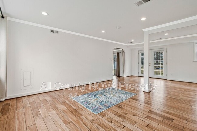 Building Photo - 8600 Lantern Ln