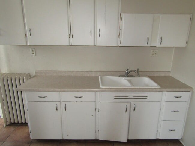 Building Photo - 1008 Rhomberg Ave
