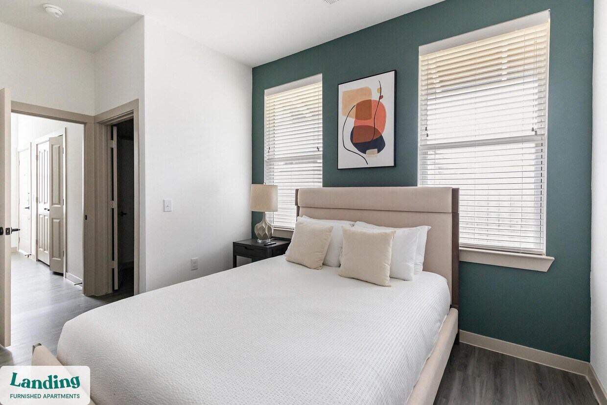 Foto principal - 8220 Horseman Rd