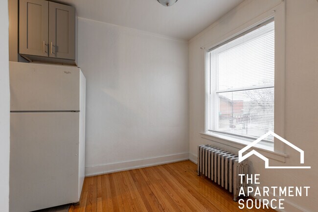 Building Photo - 2805 W Lunt Ave