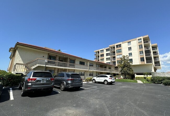 Building Photo - SEVEN MONTH FURNISHED WATERFRONT 2/2 ISLA ...