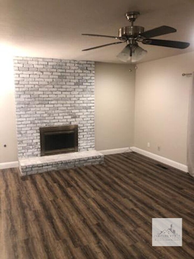 Building Photo - Beautiful 4 bedroom 2 bath home!