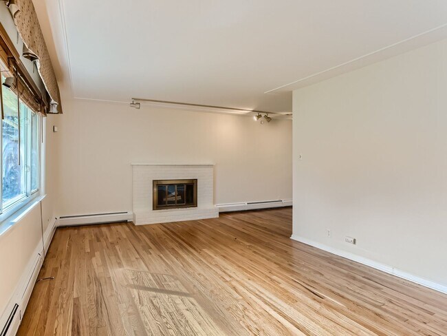 Foto del edificio - Light and Bright 3 Bed/2 Bath in Virginia ...