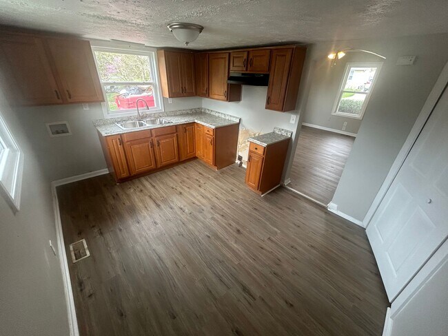 Building Photo - Newly updated home in Radcliff, KY!