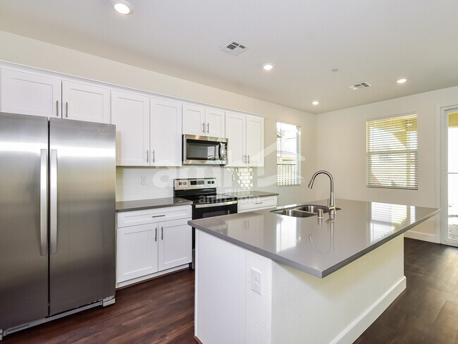 Building Photo - 126 Charmante Tulip Lane