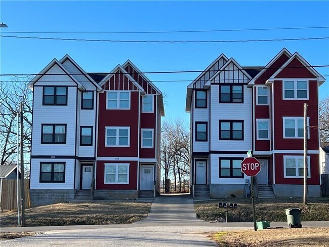 Foto del edificio - 1569 Brooks Ave