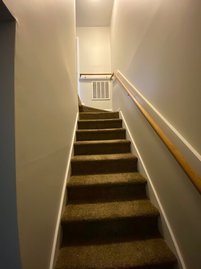 Escalera - 126 Mesa Ln