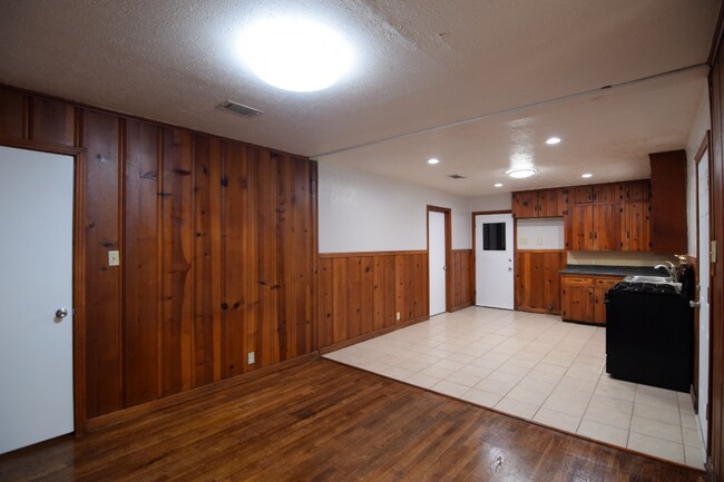 Foto del edificio - 1417 Live Oak Dr