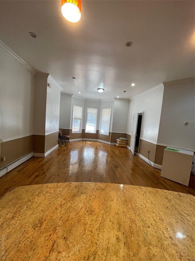 Foto del edificio - 677 E 224th St