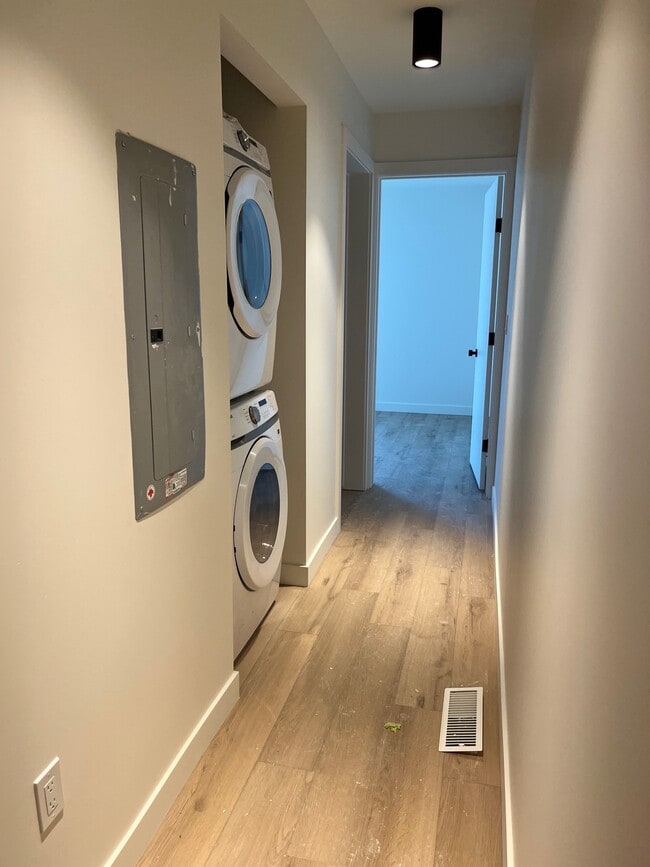 Photo du bâtiment - 238-238 Wellington Crescent