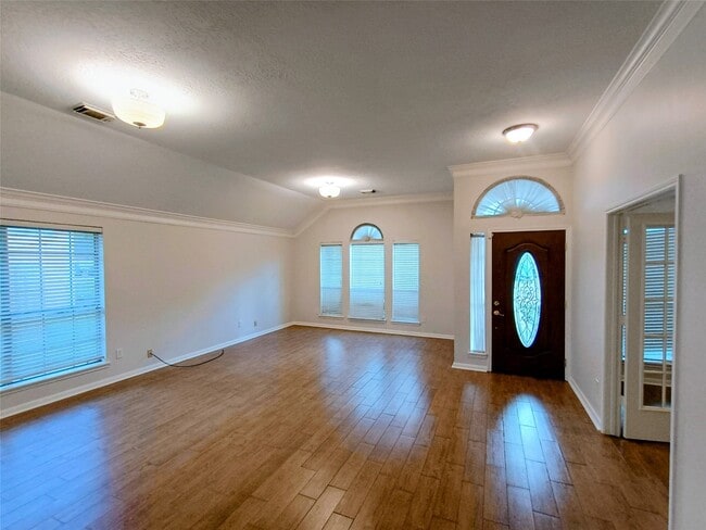 Building Photo - 1512 Pine Ridge Ln