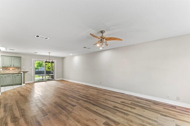 Foto del edificio - 1807 Iris Ln