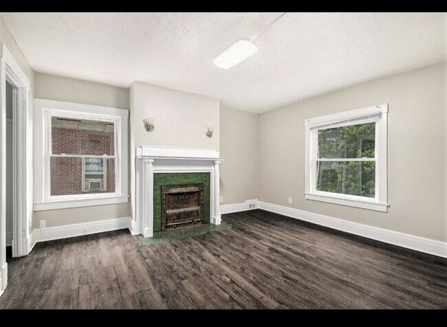 Building Photo - 219 S 38th Ave