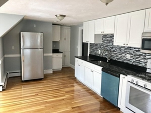 Primary Photo - 33 Brackett St
