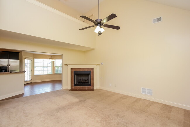 Foto del edificio - 3167 Pinetree Loop N