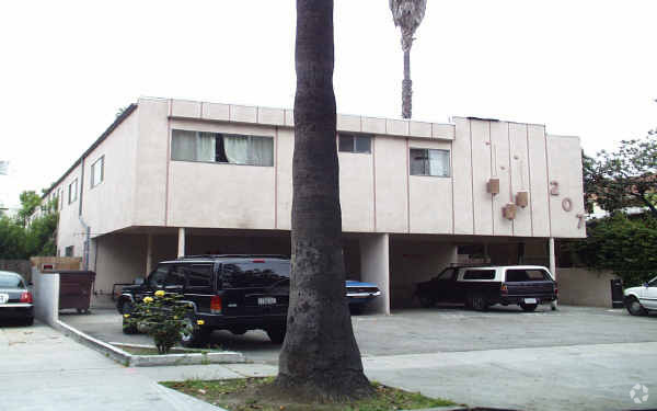 Building Photo - 207 W Garfield Ave