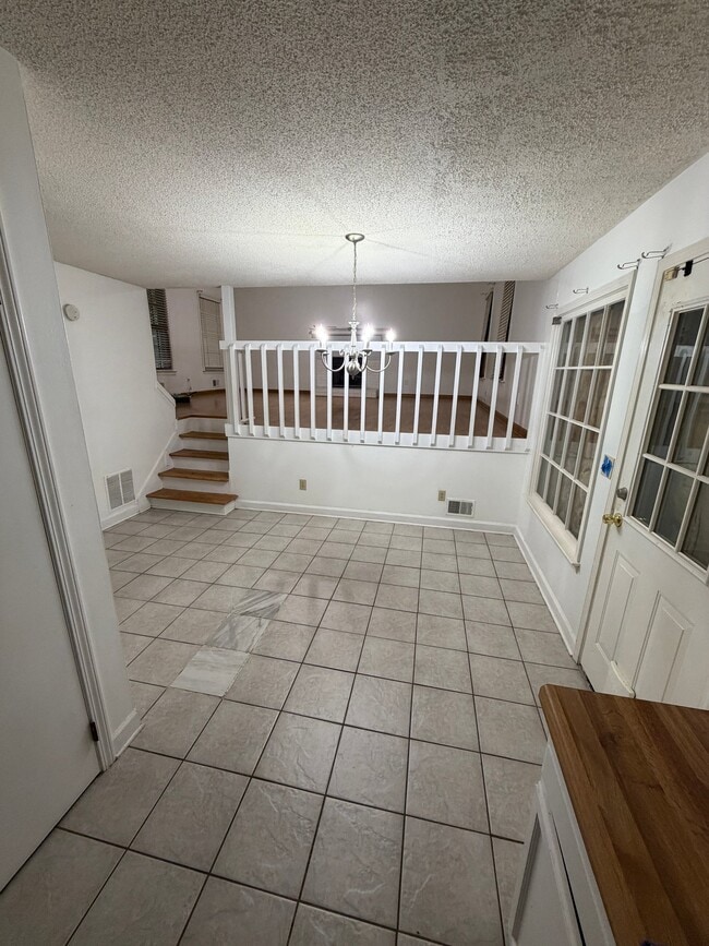 Building Photo - 934 Pop Laurin Ln
