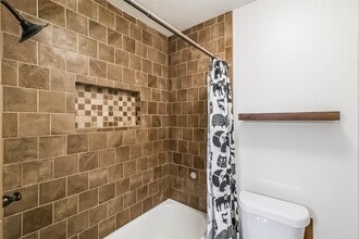 Building Photo - 2026 Briar Ridge Dr