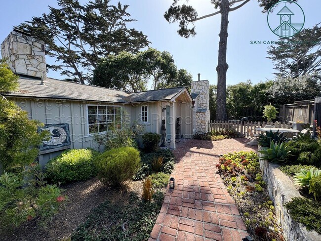 Foto del edificio - 3 Bed / 2 Bath Charming Carmel Point Home