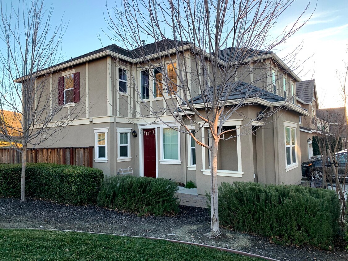 Primary Photo - 7092 Syrah Dr