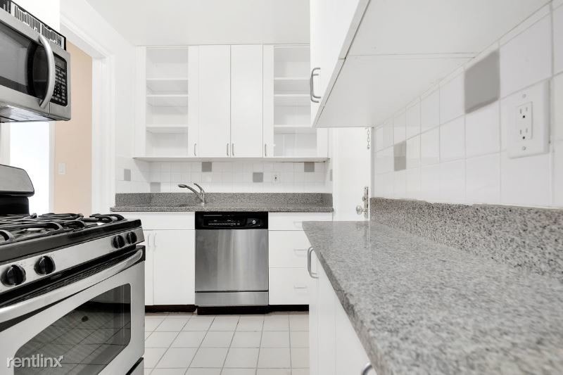Building Photo - 152 W 79th St
