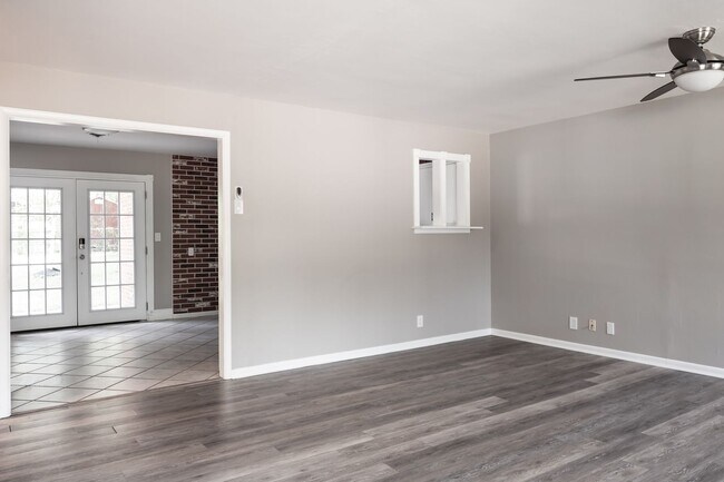 Building Photo - Cute 3BD/1BTH Home Corner Lot Near OU