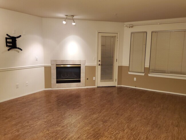 Foto del edificio - Everett - Silver Lake 2 Primary Bedroom To...