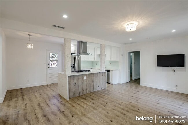 Foto del edificio - 8833 Paso Robles Ave