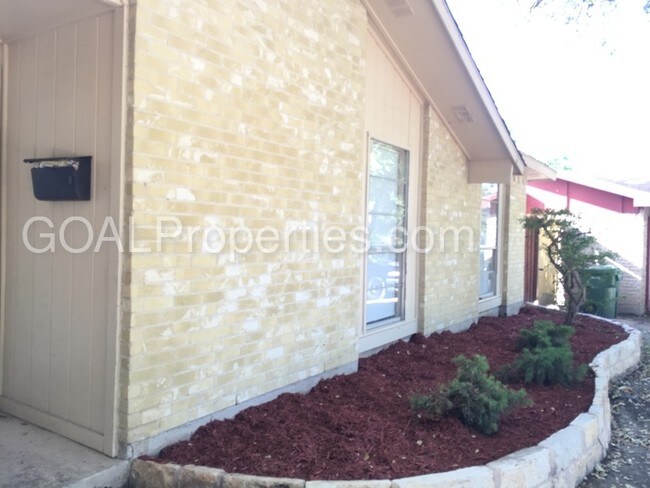Foto del edificio - 330 Clover Ln