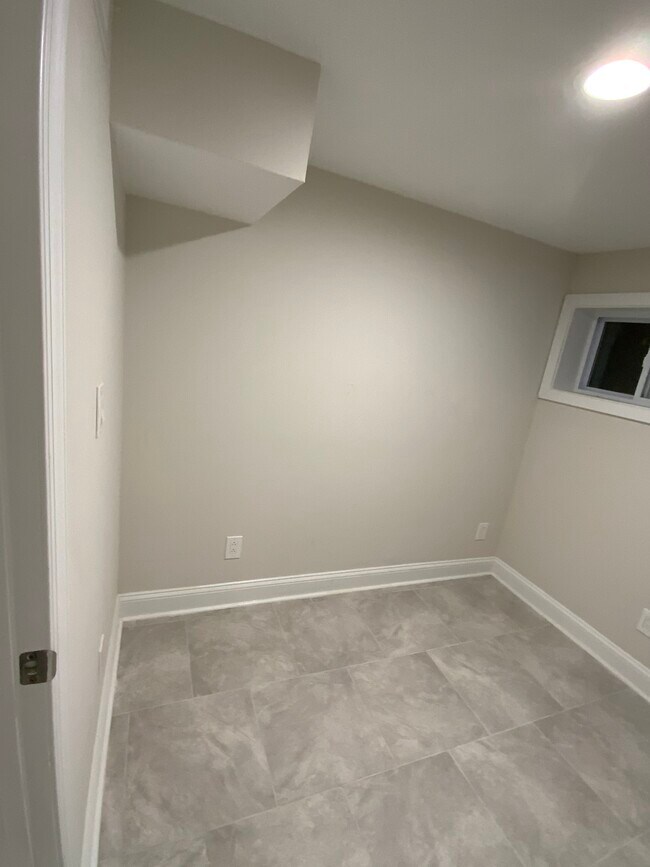 Bedroom - 6106 Clay St NE